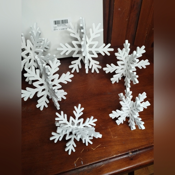 New 12 Pc Wooden Christmas 3D Snowflake Table Decor - Picture 3 of 3